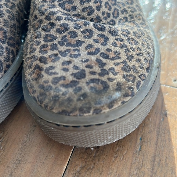 Freshly picked leopard print zip up suede ankle boots - Picture 3 of 10
